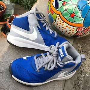 Child Blue and Gray NIKE Team Hustle D7 sneakers.